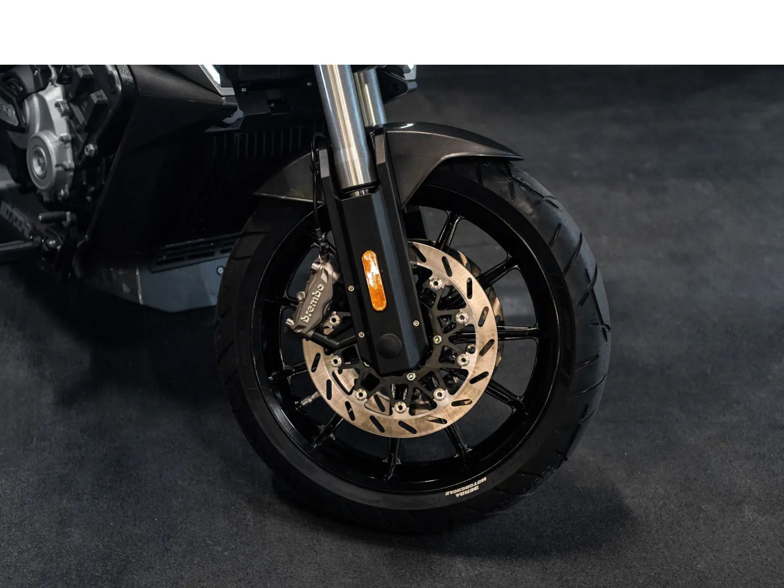 Круизер BENDA LFC 700 (BLACK) 2026